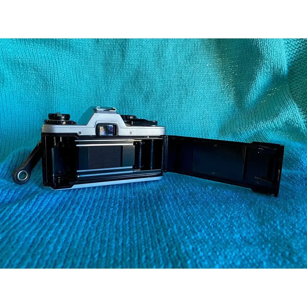 Olympus OM-10 35mm film Camera om 50mm f1.8 Lens winder